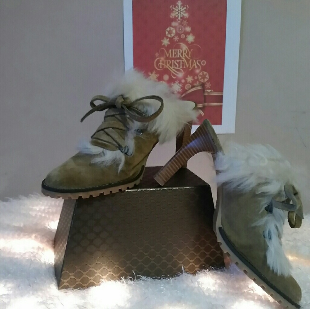 🔥👠 Marked down! Women's Coach Kristy slide ons